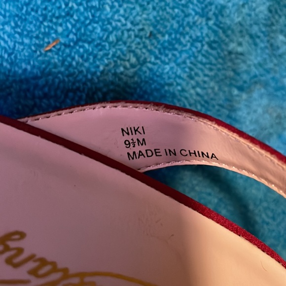 🚨NEVER WORN Michelangelo Niki Sexy Ruby Red Cross Strap Block Heel, Size 9.5M - Picture 10 of 14